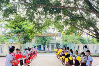 Lễ chào đón học sinh trường Mầm non Hành Tín Đông đến tham quan trường
